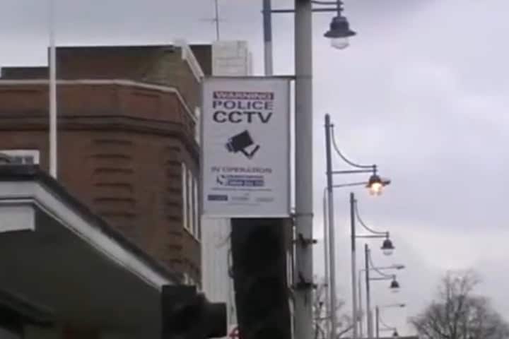 3. Antiguo anuncio de cámaras de seguridad de Londres. Kinolibrary (YouTube)