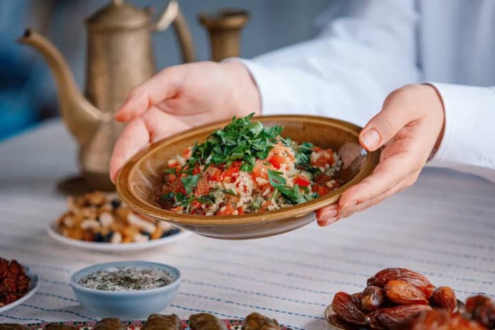 3. Comida halal. Foto - deLuna Hotels