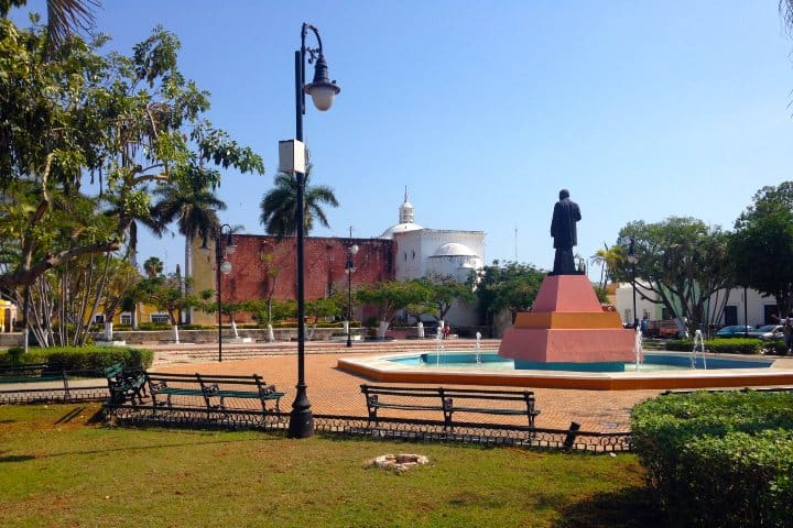 3. Plaza en el Barrio de Santa Ana. Foto - meridaenlahistoria