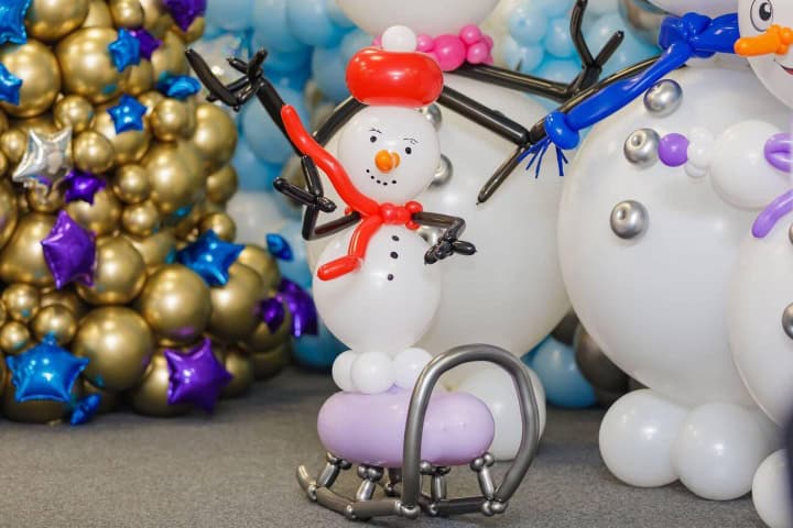 4. Muñeco de nieve hecho de globo. Foto - Alamy