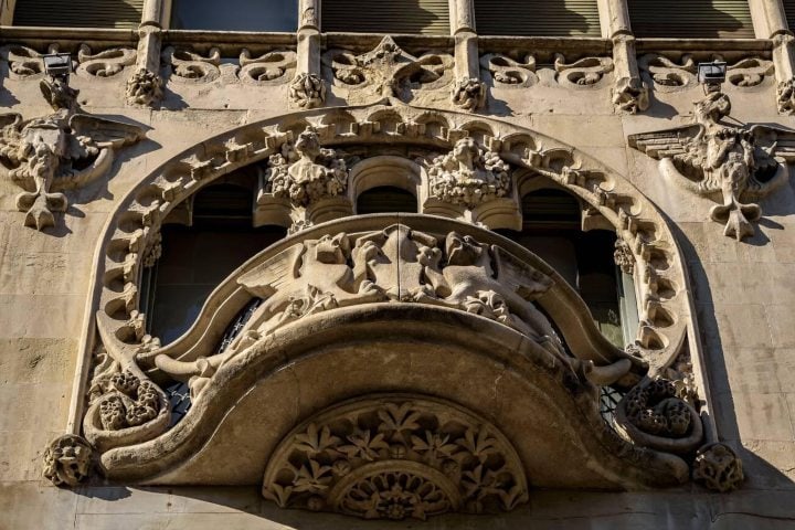 4. Balcón en la Casa Lléo Morera. Foto - Alamy