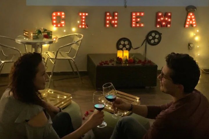 4. Experiencia Romantic Dinner & Movie. Foto - rooftopcinema.club