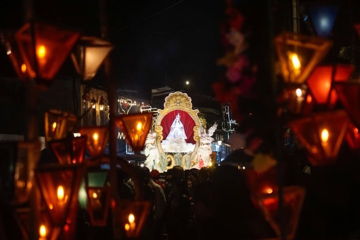 4. Procesión de la Virgen con Farolitos. Foto - Getty Images