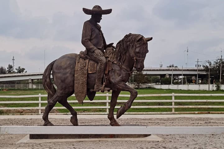 5. Escultura de Vicente Fernández en su rancho. Foto - @yamtravel_colombia (Instagram)
