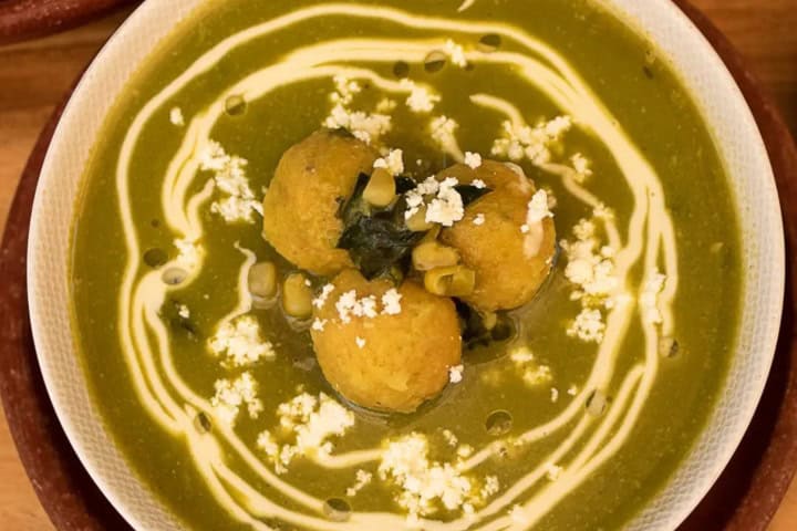5. Sopa de chipilín con bolitas. Foto - @casasanmiguel.tgz (Instagram)