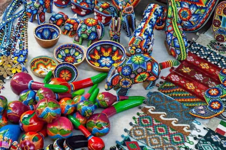5. Arte huichol y juguetes de Zacatecas. Foto - Alamy