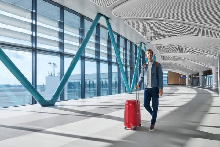 5. Viajero de Turkish con maleta. Foto - Turkish Airlines
