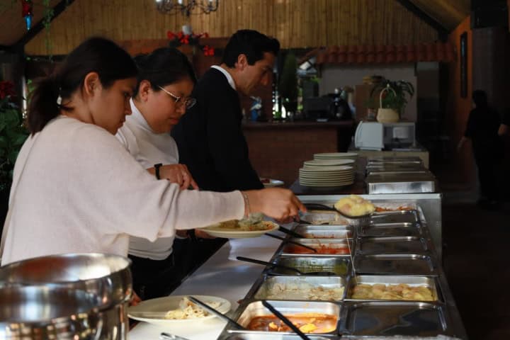 5. Comida estilo buffet en Maria Laguntza. Foto - Aire