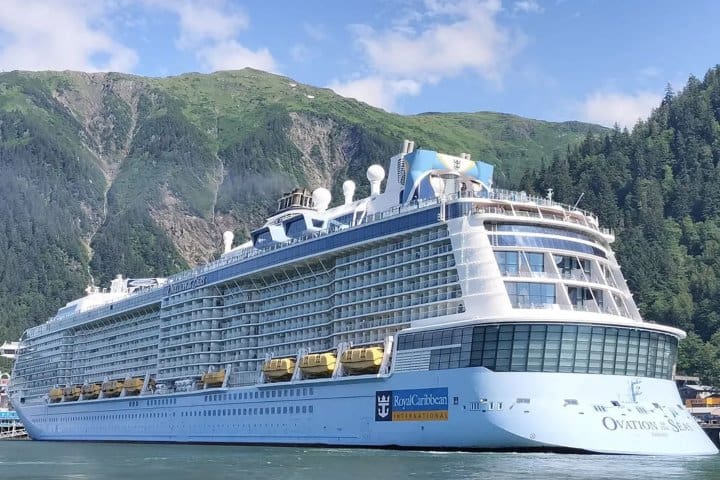 6. Ovation of the Seas. Foto - Crew Center