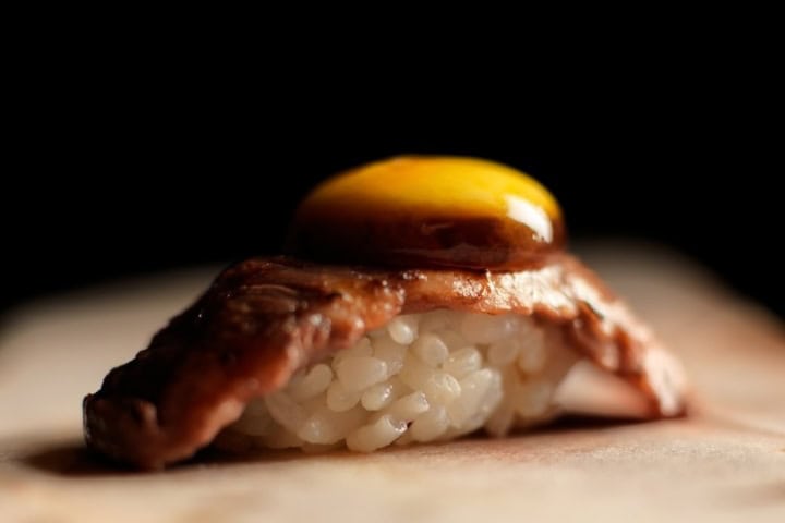 6. Nigiri à lo pobre, servido en Maido. Foto - @theworlds50best (Instagram)