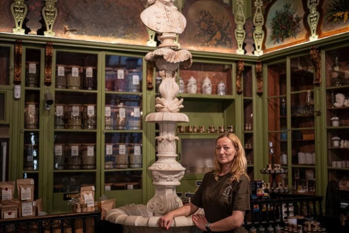 7. Pavlinka Doroshenko, actual dueña de Herboristería del Rei. Foto - Diari ARA