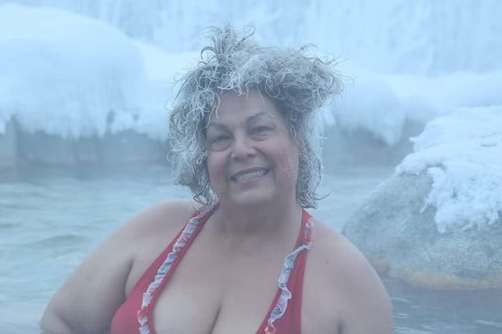 7. Participante en el Concurso de Peinados Congelados. Foto - Eclipse Nordic Hot Springs