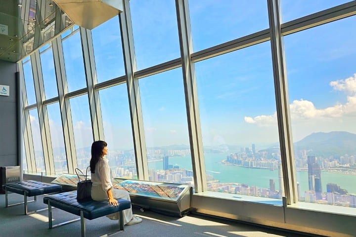 7. Mujer en Sky100. Foto - 兔兒毛毛姊妹花 (Gemelas conejitas)