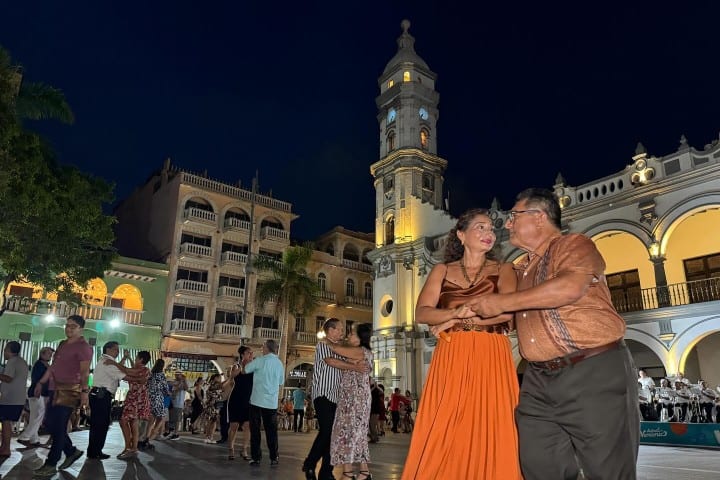 7. Baile en el Zócalo de Veracruz. Foto - @disfrutaveracruz (Instagram)