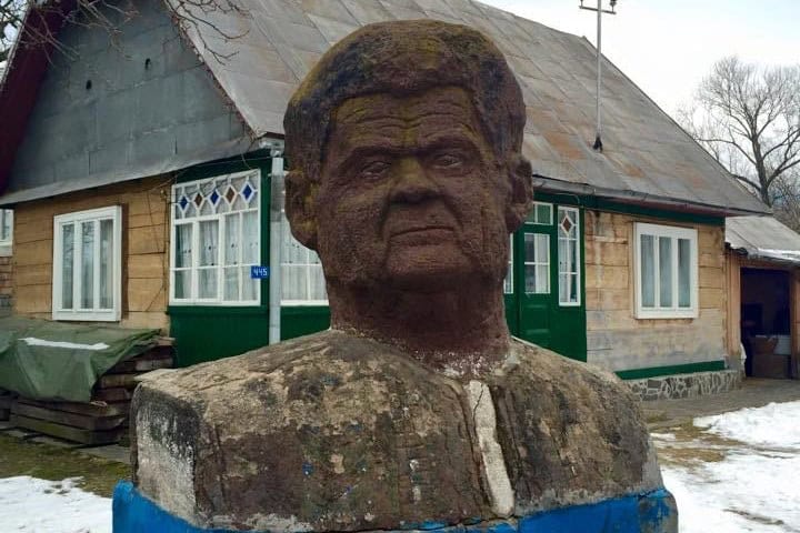 8. Busto de Stan Ioan Patras. Foto - consul-romania