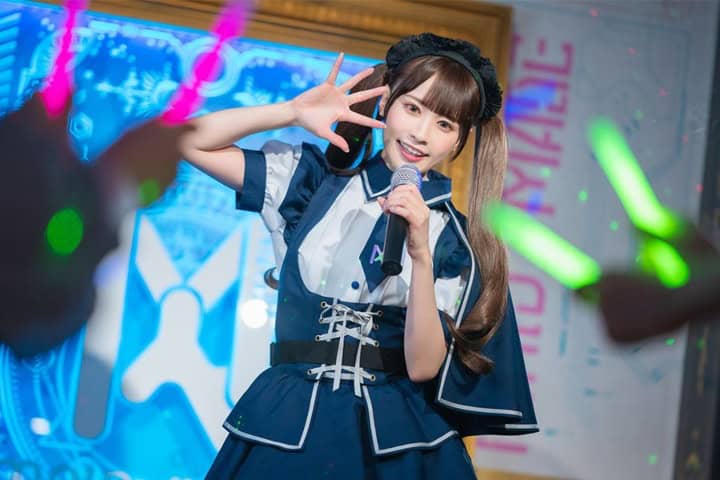 8. Maid cantando- Foto - myfunnow