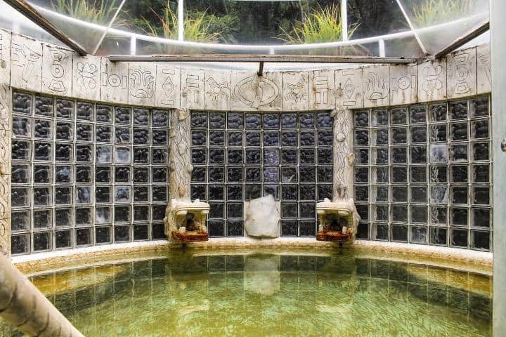 8. Interior de la pirámide de cristal en Monte Coxala. Foto - Monte Coxala Hotel/SPA (Facebook)