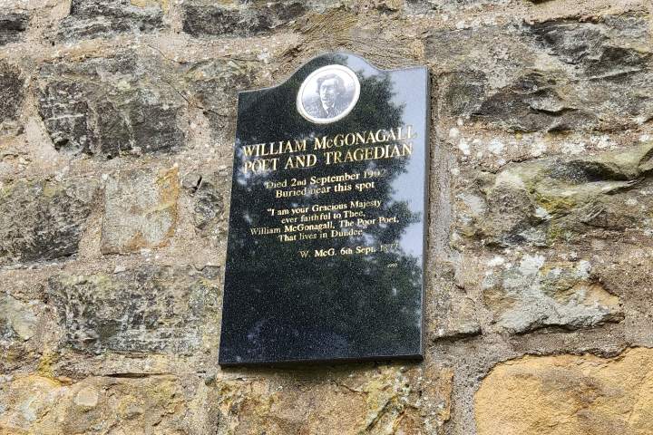 9. Tumba de William McGonagall. Foto - Bartholomew Barker, Poet