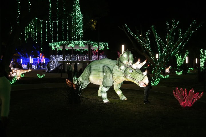 9. Dinosaurio en la Villa Iluminada de Atlixco. Foto - Gus Espinosa