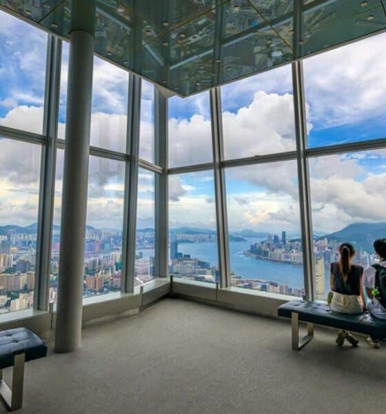 SKY100 EN HONG KONG