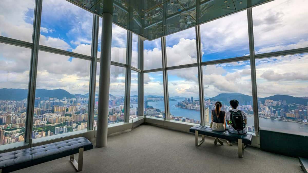 SKY100 EN HONG KONG