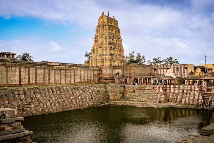 1. Las Ruinas de Hampi. Foto - Tejj (Unsplash)