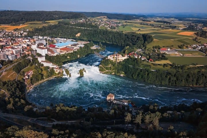 1. Vista aérea de las Cataratas del RIn. Foto - Getty Images
