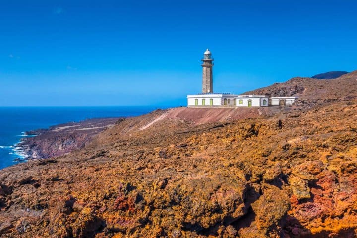1. Faro en la isla El Hierro. Foto - Alamy