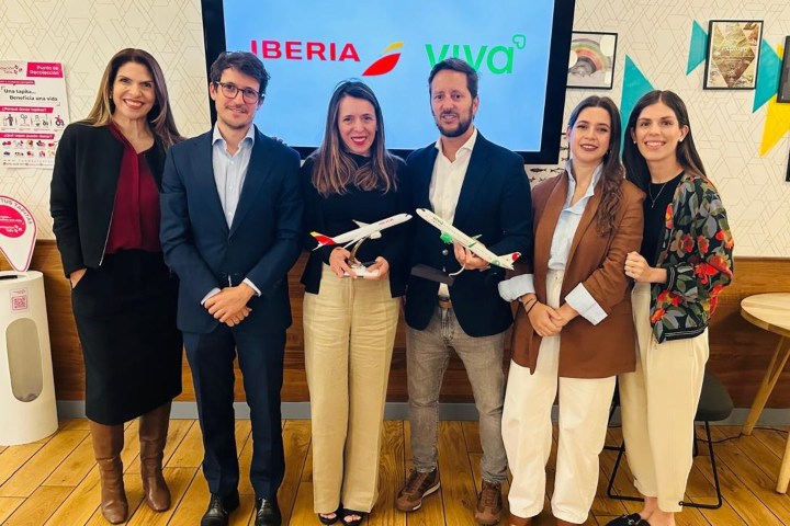 1. Anuncio de alianza entre Viva e Iberia. Foto - Viva Aerobus (Facebook)