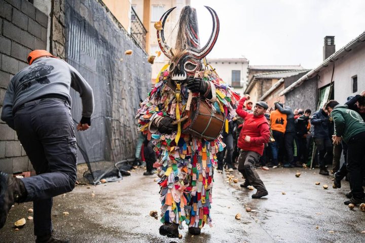1. Jarramplas. Foto - Alamy