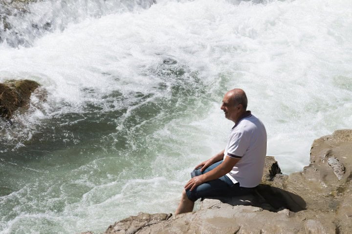 10. Visitante en la cascada de Tortum. Foto - Getty Images