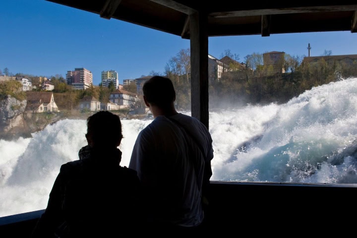 10. Visitantes en Cataratas del Rin. Foto - Getty Images