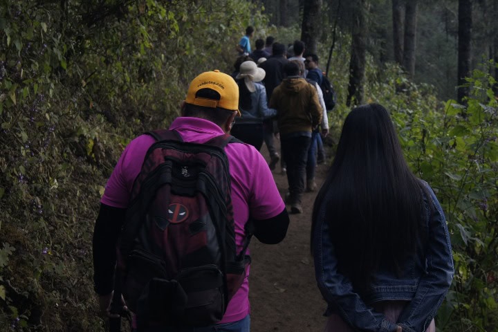 10. Viajeros en el Santuario Chincua. Foto - Gus Espinosa