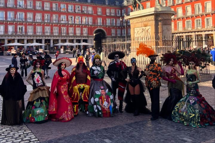 13. Personajes invitados a la FITUR 2026. Foto - @soyelcharromexican (Instagram)