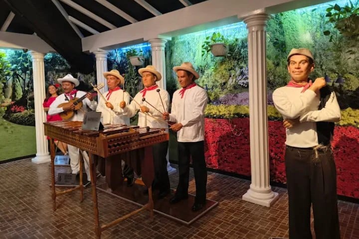 3. Marimberos y Cantinflas en el Museo de Cera de Veracruz. Foto - El cuervo (Google Maps)