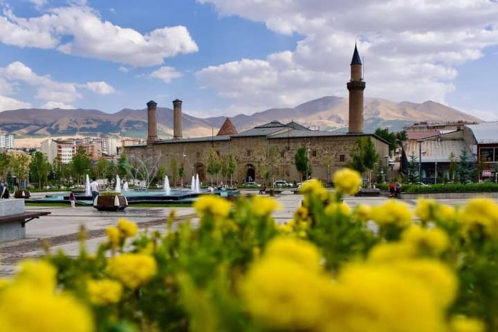 1. El Castillo de Erzurum. Foto - Wikimedia Commons