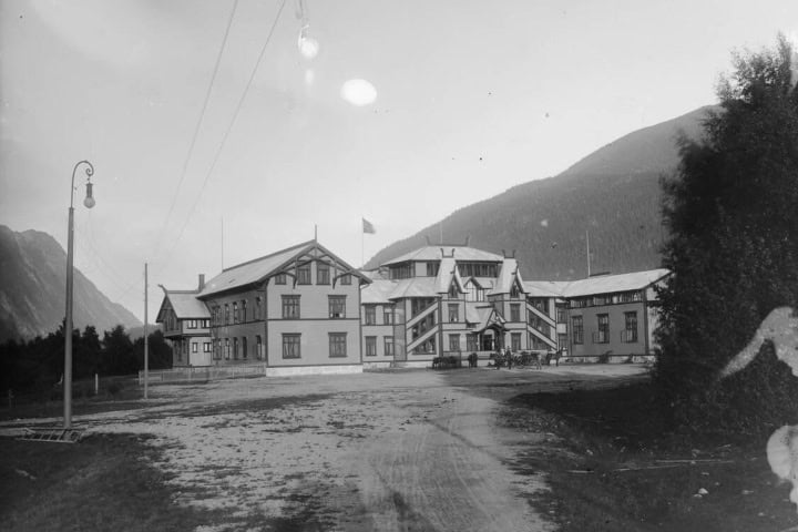 2. Antigua fotografía del Hotel Dalen. Foto - Alamy