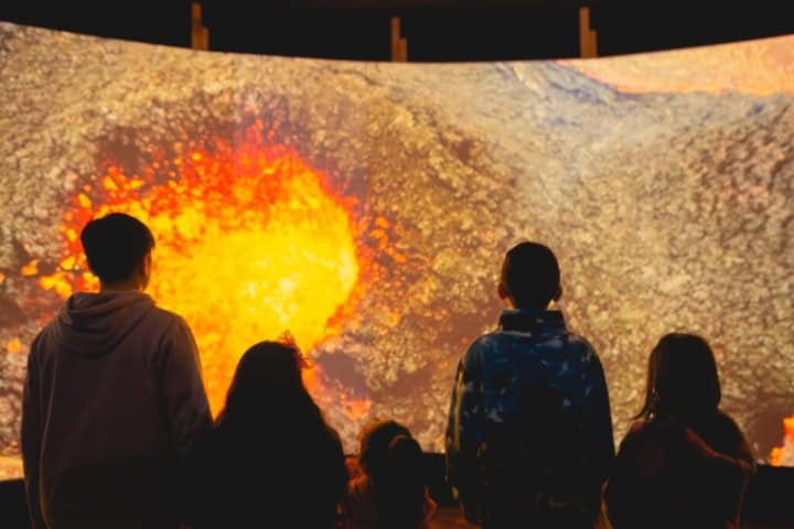 2. Niños en el Centro Interactivo Vulcanológico de la Araucanía. Foto - Civur-39 - UFRO