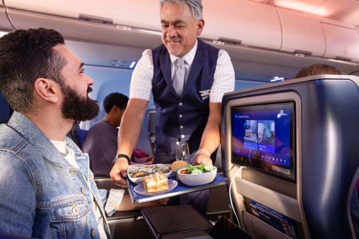 3. Servicio de comida en United. Foto - Boston University