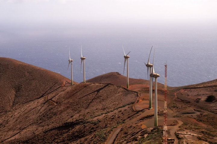 3. Turbinas de energía eólica en El Hierro. Foto - Getty Images