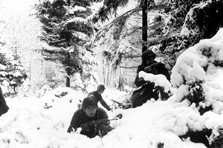 4. Tropas estadounidenses en la Batalla de las Ardenas. Foto - Wikimedia Commons