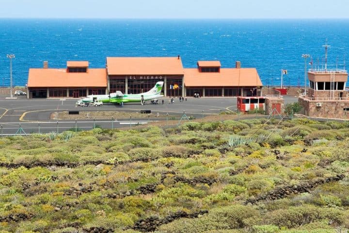 4. Aeropuerto de Los Cangrejos en El Hierro. Foto - Alamy