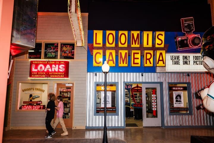 4. Museo Americano de Señales. Foto - American Sign Museum (Facebook)