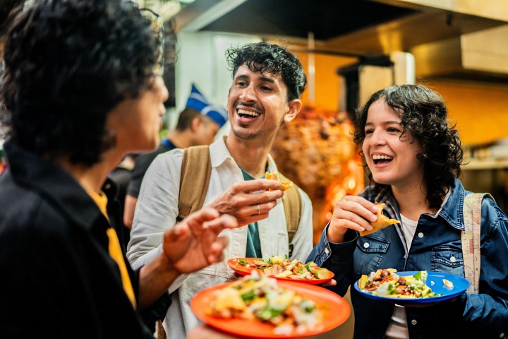 5. Amigos en taquería. Foto - Getty Images