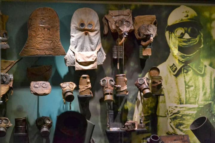 5. Antiguas máscaras en el Passchendaele Museum 1917. Foto - Noticias de clase 5to y 6to grado (Blogger)