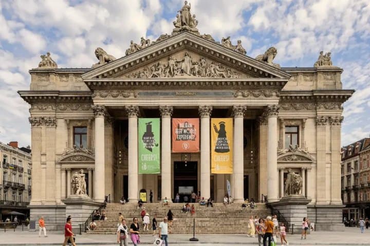 6. Palacio de la Bolsa de Bruselas. Foto - maltese.beer