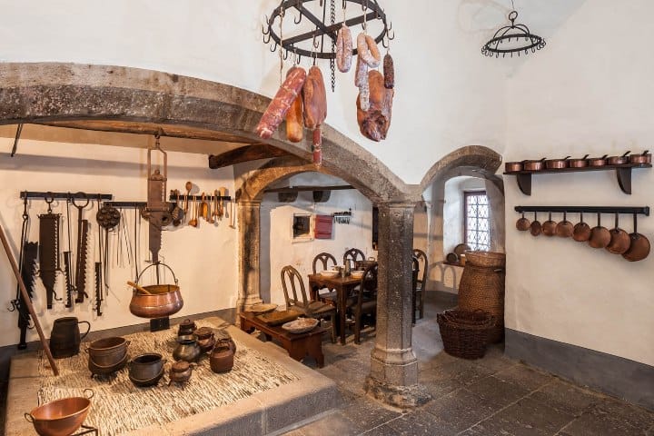 6. La cocina de Rodendorf. Foto - Burg Eltz