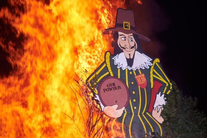 6. Hoguera con forma de Guy Fawkes. Foto - Alamy