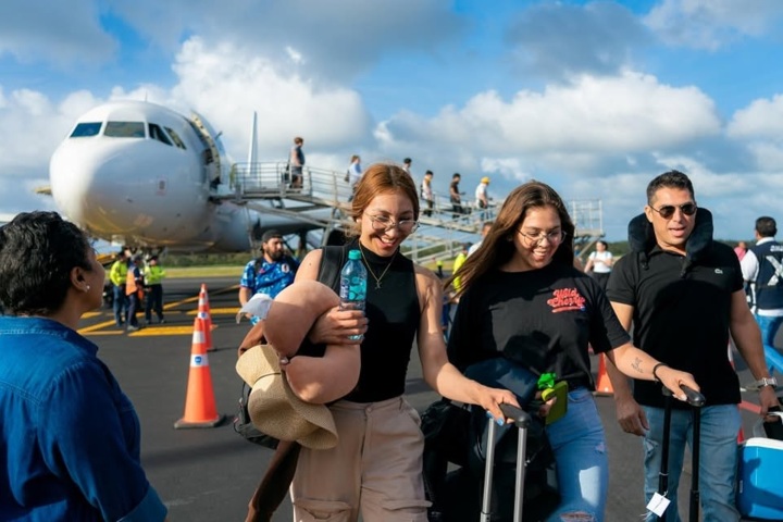 6. Pasajeros de Viva. Foto - @gobiernodequintanaroo (Instagram)