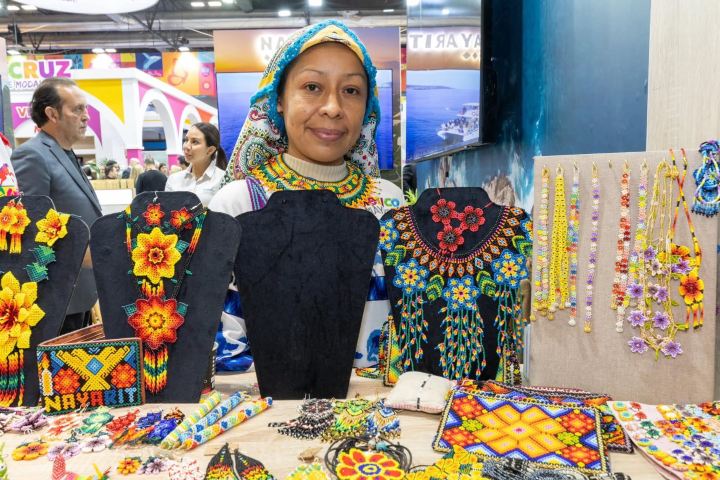 6. Arte wixárika de Nayarit en la FITUR 2026. Foto - Secretaría de Turismo de Nayarit (Facebook)